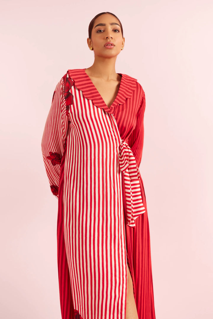 Mad Love Scalloped Robe